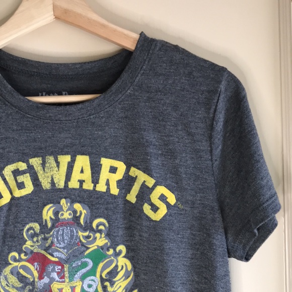 Harry Potter Hogwarts logo graphic tee shirt - Picture 4 of 7